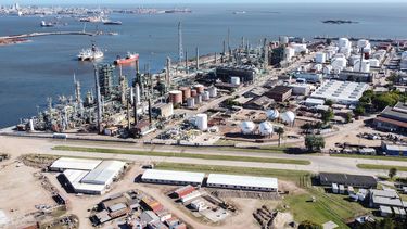 Ancap interrumpió producción en La Teja por falla en boya de José Ignacio; continúa importando combustibles