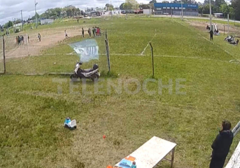 Balacera a metros de una cancha de baby fútbol en Villa García: niños y familias corrieron a refugiarse