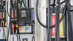 Gobierno mantendrá el precio de los combustibles durante febrero.