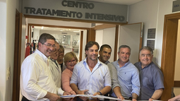 Autoridades cortan cinta inaugural del CTI del Hospital “Dr. Rincón Artigas Yarce” en el departamento de Cerro Largo.