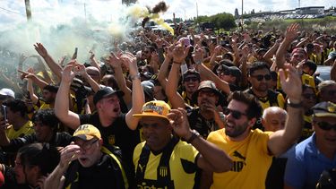 La Barra Ámsterdam de Peñarol insta a los hinchas a comportarse con tranquilidad dentro y fuera del estadio| FocoUy