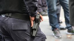 Un policía abatió a dos rapiñeros que le robaron