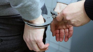 Delincuente robó en dos apartamentos y violó a sus moradoras. Fue detenido