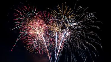 Gobierno promulga ley que prohíbe pirotecnia de estruendo.