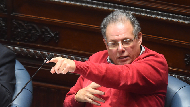 Aníbal Pereyra defendió a Fratti y le respondió a Sebastián Da Silva: Anda de gorrito recorriendo el campo