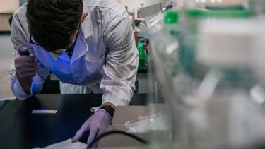 Reino Unido vigila muy de cerca una nueva variante del COVID-19