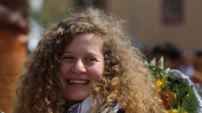 Liberan a la adolescente palestina que abofeteó a un soldado israelí