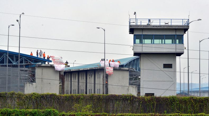Hallan cuatro presos muertos en cárcel de Ecuador donde se registró masacre
