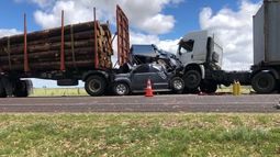 Murió una mujer tras un espectacular accidente en la ruta 5