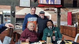 Picada, parrilla y vinos: así celebró Mujica sus 87 años