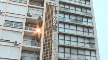 Suman más edificios grafiteados.&nbsp;