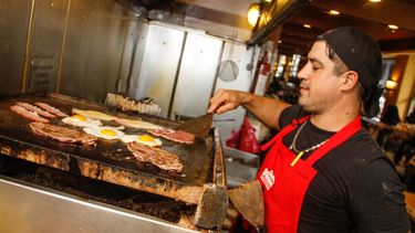 IM mantendrá horario de cierre de restaurantes a las 12 de la noche