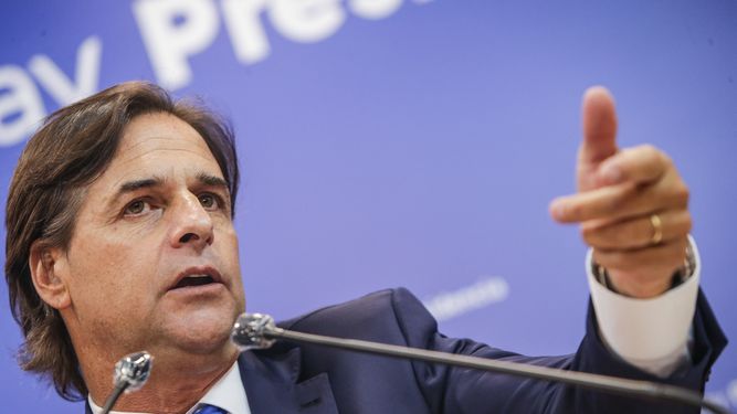 Según el análisis de la agencia Fitch Ratings el gobierno de Lacalle Pou se vio fortalecido tras el referéndum.