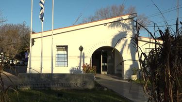 Piriápolis: apareció el cadáver de un hombre en descomposición con dos armas, una en cada mano