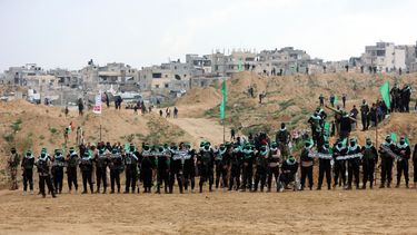 hamas entrego a israel los cuerpos de cuatro rehenes, entre los que se encuentran los de dos ninos