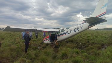 fue localizado el avion que robaron en rivera; esta en itapua, paraguay