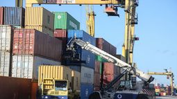 Exportaciones de Uruguay caen 15% en el año a octubre