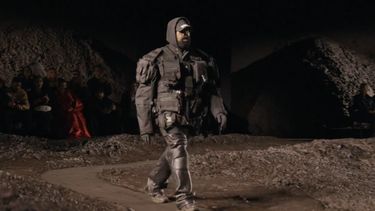 Kanye West inauguró el desfile.