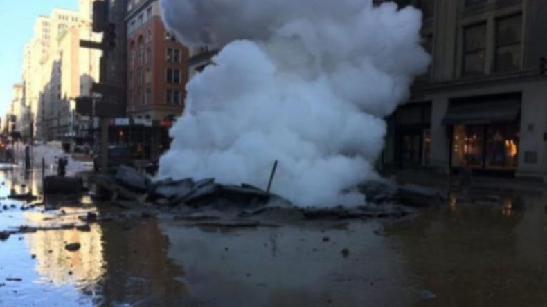 Evacuación masiva en Nueva York por explosión de tubería
