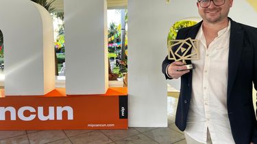 canal 4 sumo su tercer premio produ con maestros del hogar en mip cancun