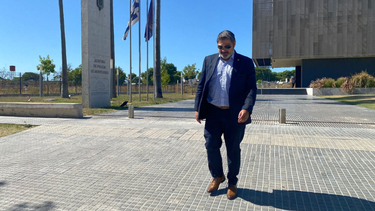 Tealdi presentó denuncia por bandera y amenazas de muerte.