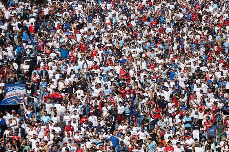 Nacional y Peñarol igualaron 2 a 2 en el Parque Central por el Clausura del fútbol  uruguayo 