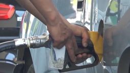 Gobierno resolvió bajar $2 las naftas y $4 el gasoil.
