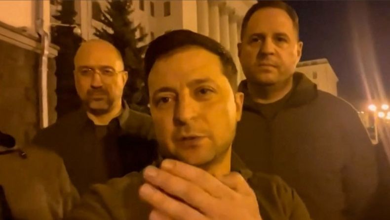 Estamos todos aquí, en Kiev, afirma el presidente ucraniano en un video