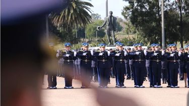 A una hora de egresar de la Escuela de Policía les dieron de baja