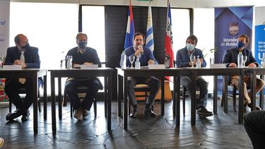 Gobierno promueve turismo costero con avistamiento de ballenas