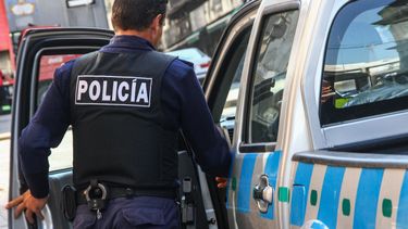 se disfrazaron de policias, coparon una casa y se llevaron todo