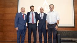 Yamandú Orsi mostró preocupación por recorte en empresas pero dijo que no está en agenda propuesta de Castillo