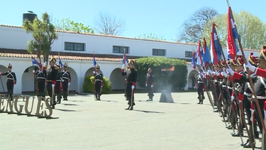 Uruguay conmemoró 175 años de la muerte de Artigas con incineración de los pabellones